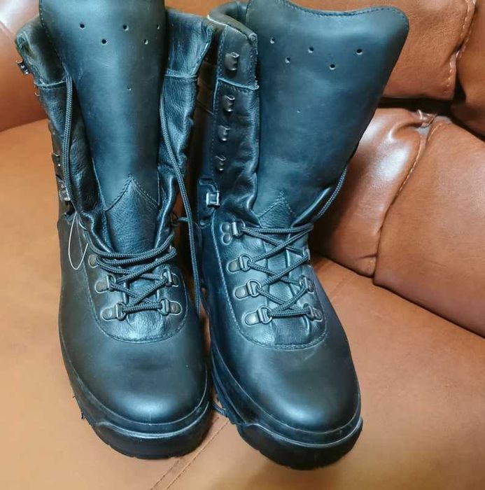 Buty specjalne typu wojskowego z membraną izolacyjną Vibram r. 44 / 28,5 DEMAR 928/SG PES