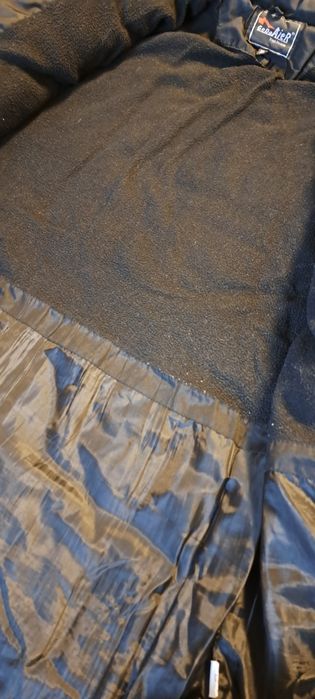 Płaszcz czarny bardzo ciepły .