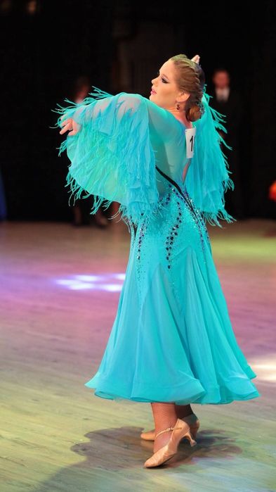 Продам сукню для європейської програми (стандарт)