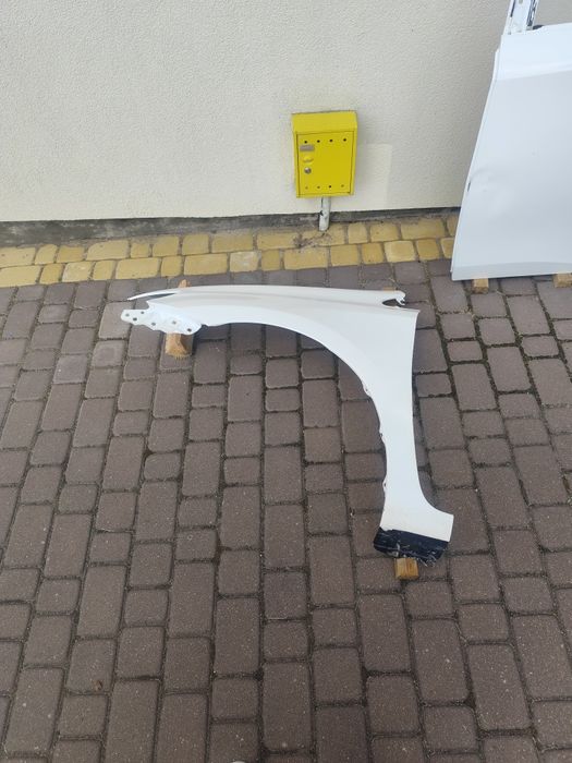 Toyota Auris TS II polift 2013r - 2018r błotnik lewy przód 040