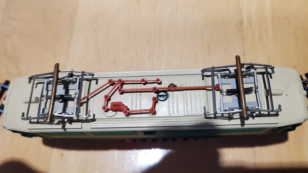 Elektrowóz E42 firmy Zeuke Bttb skala TT