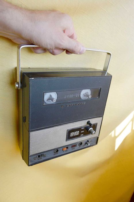 Toca Fitas Antigo Portátil