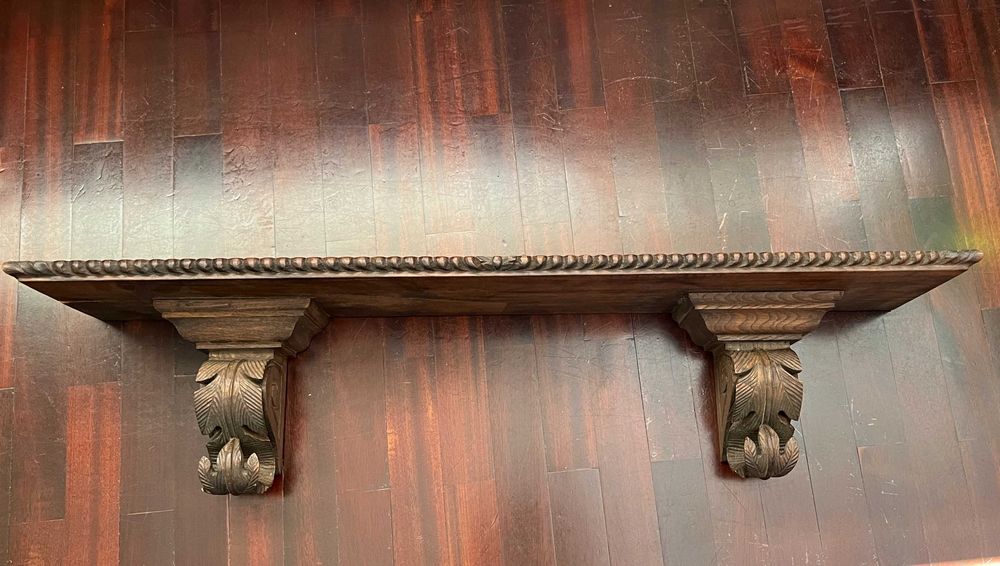 Prateleira de parede antiga/vintage em madeira entalhada