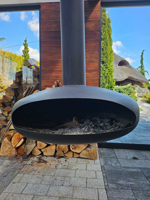 Piec wiszący czarny mat