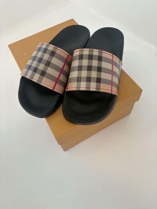 Klapki  Burberry