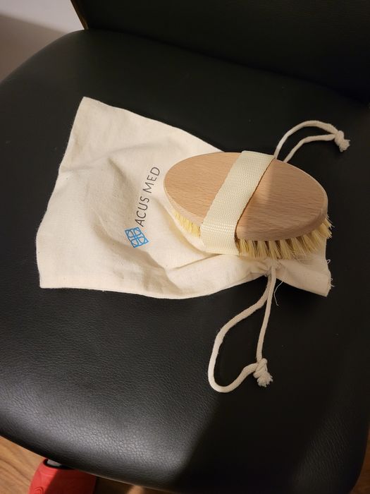 Szczotka AKITO do masażu i szczotkowania ciała na sucho z miękkim włos