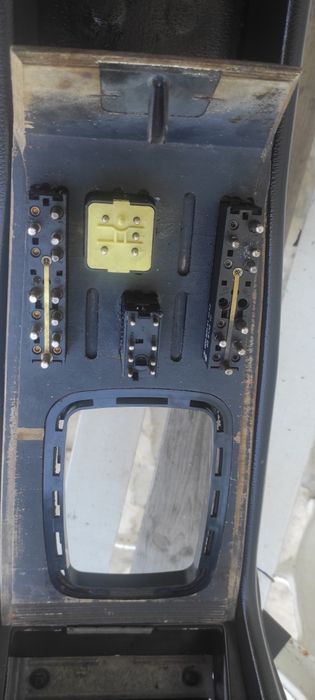 Mercede W123 consola central com madeiras