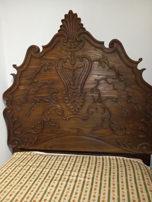 Cama solteiro madeira talhada manualmente