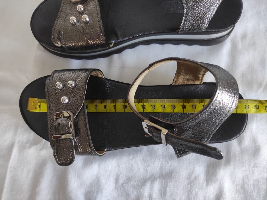 Туфельки, босоніжки.