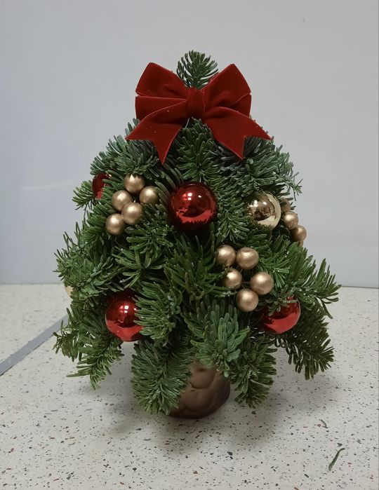 Різдвяні вінки та новорічні композиції ручної роботи