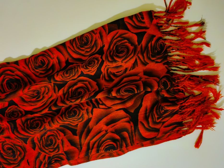 Szalik w róże  180 x 65 cm* OKAZJA!