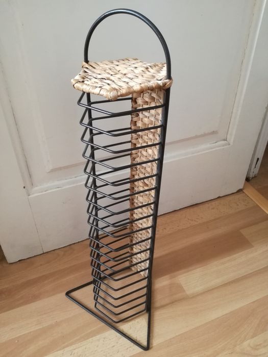 Porta Cds em verga e ferro