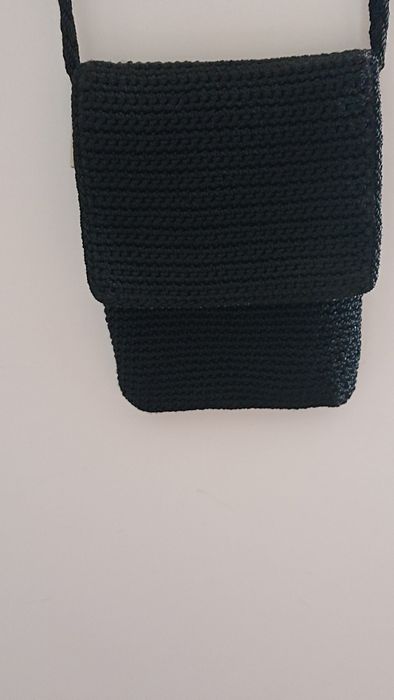 Mala para telemóvel preta em crochê