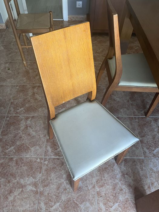 Mesa de sala e 4 cadeiras