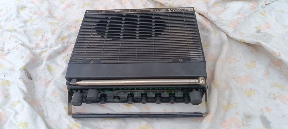 Радиоприемник авто Урал-2 .