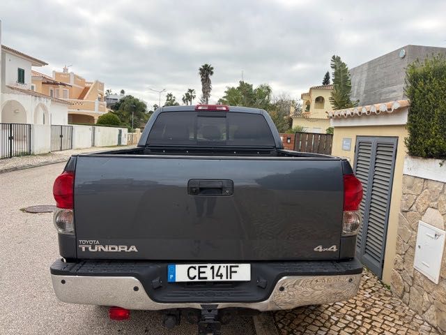 Carrinha Toyota Tundra mais grande que um Hi-Lux
