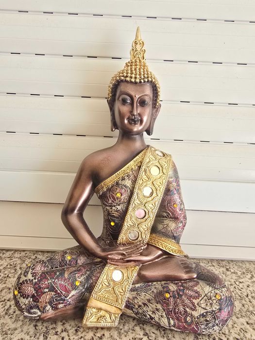 Buda dourado 30 cemitérios de altura