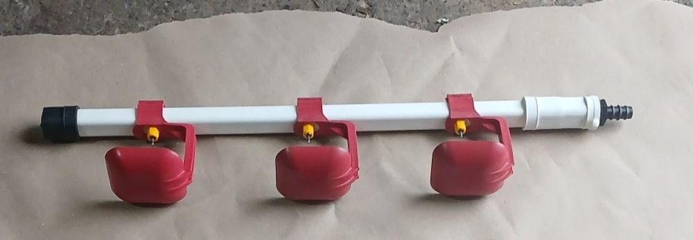 Ніпельні поїлки для курей несучок, бройлерів, перепілок.