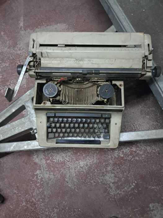 Máquina de escrever antiga Royal