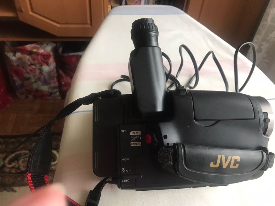 Видеокамера продам