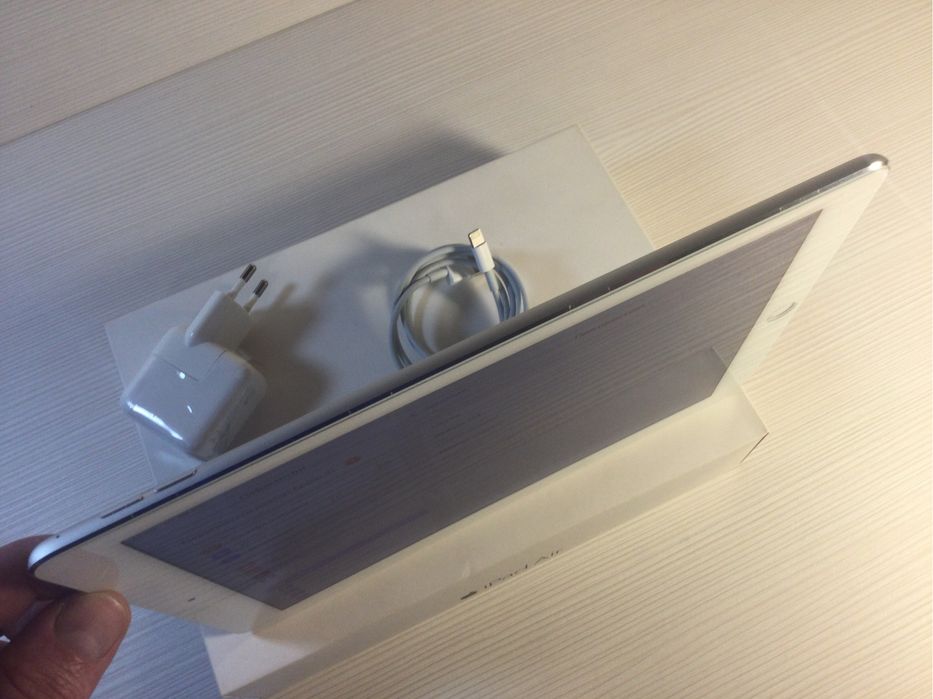 iPad Air2 64Gb WiFi 9,7” Silver (состояние нового), аккум. 100%