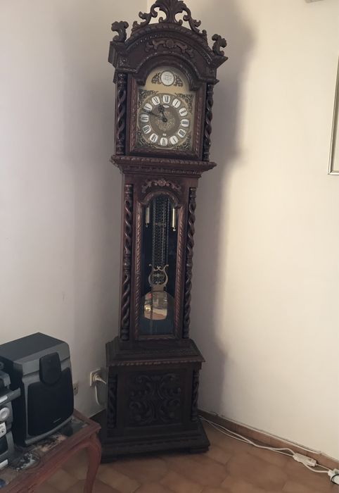 Relogio de pe alto com pendal, (Fugi )