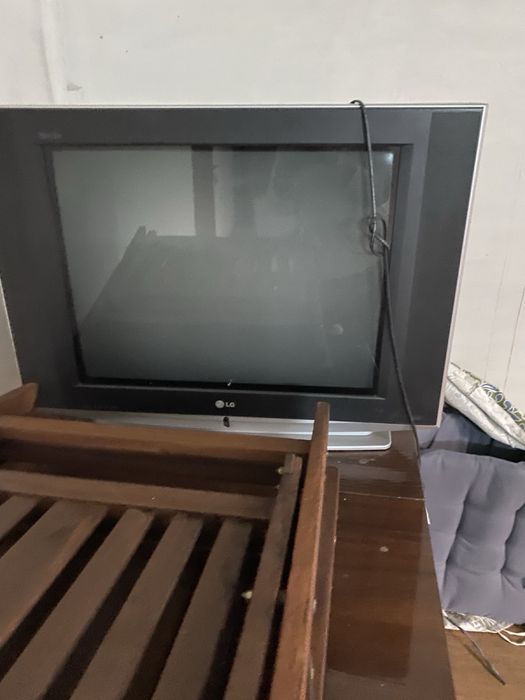 Б/у телевизор LG  100 Грц.