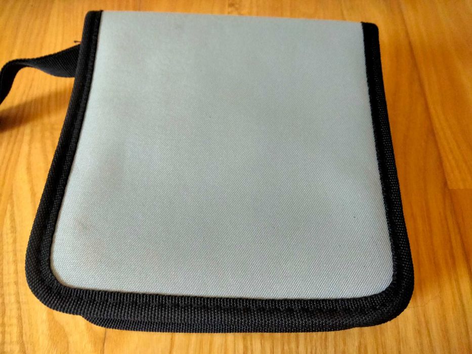 Сумка для CD плеєра и 20 дисків. Нова.