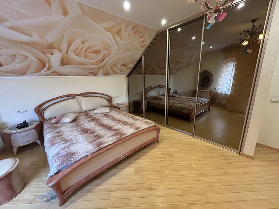 Продаж будинку Рівне, вул Золотіівська