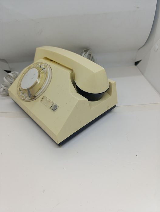 Старший радянський стаціонарний телефон СССР вінтаж ретро з круглим