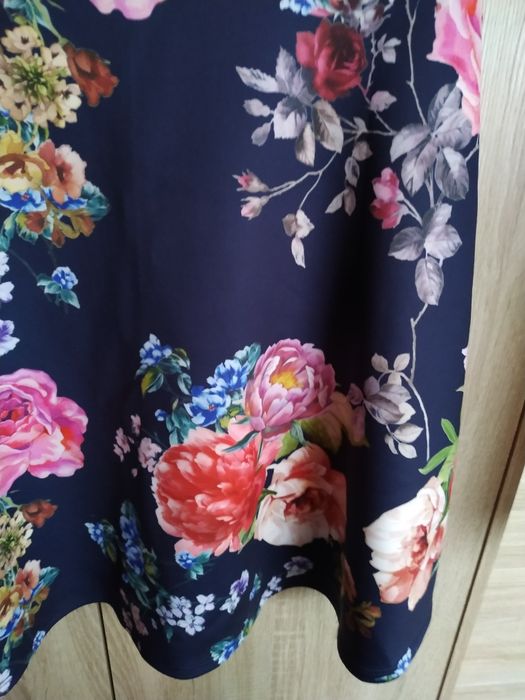 Sukienka w kwiaty xl