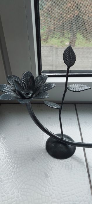 Potrójny świecznik liście