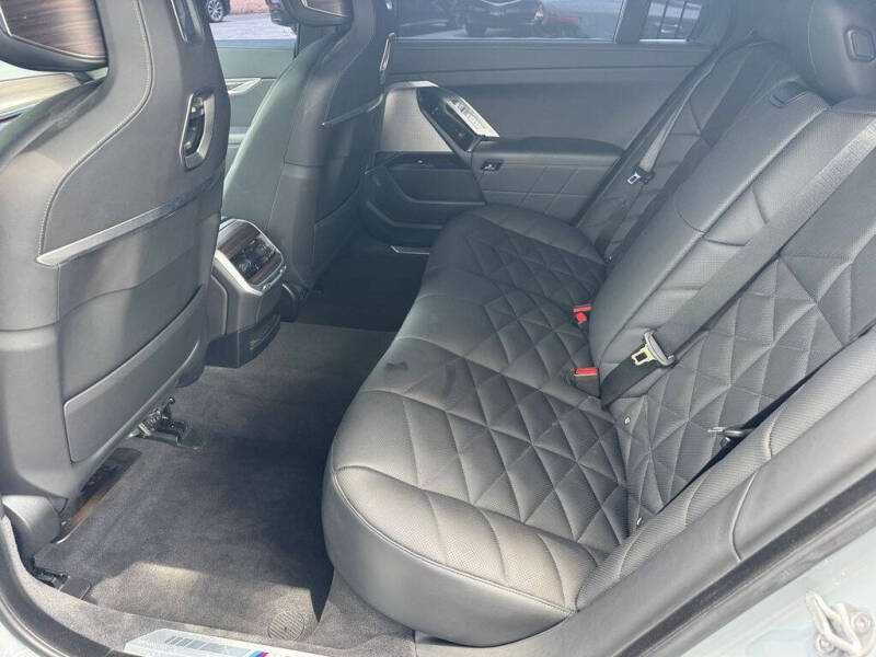 2023 BMW 7 Series 740i