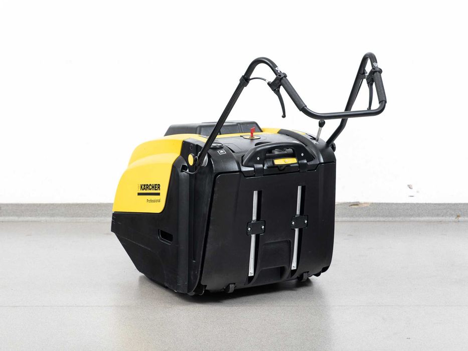 ZAMIATARKA KARCHER KM 75/40 W Bp NOWE BATERIE 2009r 3375m²/h 7500netto