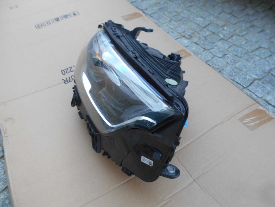 Farol direito led Mercedes GLC 2022 W254