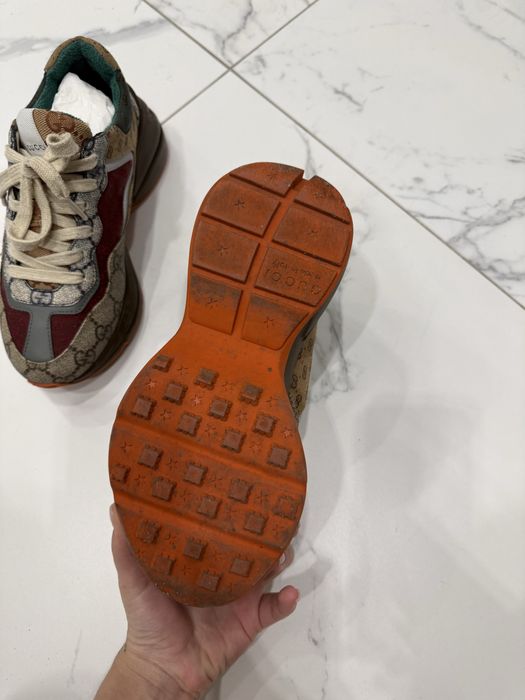 Кроссовки Gucci.