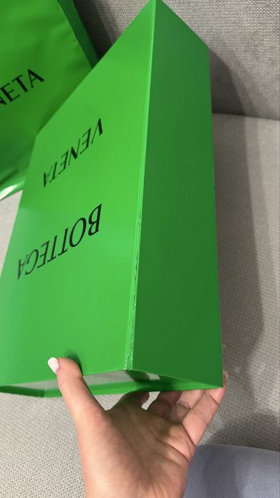 Bottega Veneta оригінальне пакування. Пакет і коробка з клапаном на магніті.