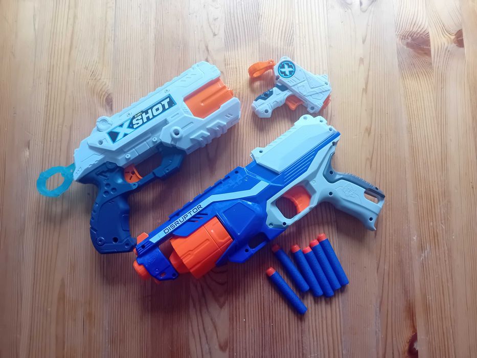 3 pistolety Nerf. 6 naboi. Zestaw wojskowy.