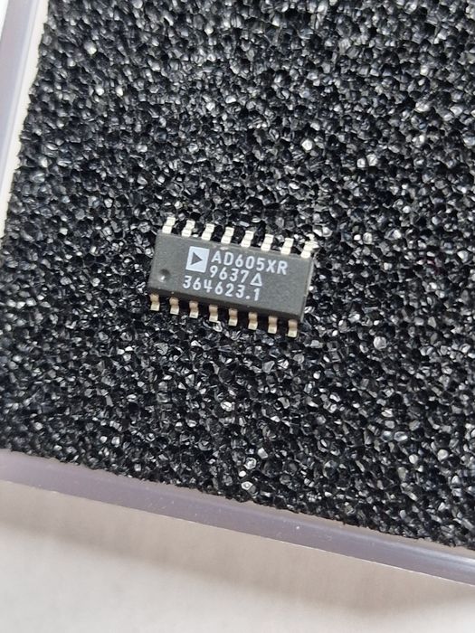 #9   Układ scalony AD605XR