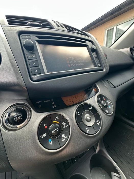 кроссовер RAV-4  2012 г