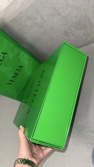 Bottega Veneta оригінальне пакування. Пакет і коробка з клапаном на магніті.