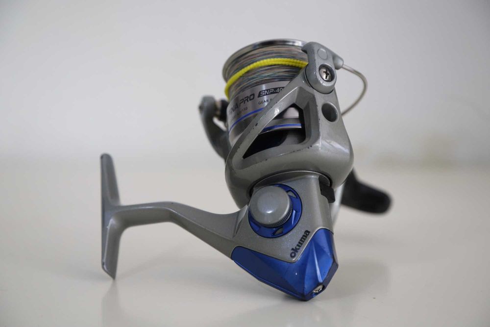 Carreto de pesca OKUMA 4000, para spinning