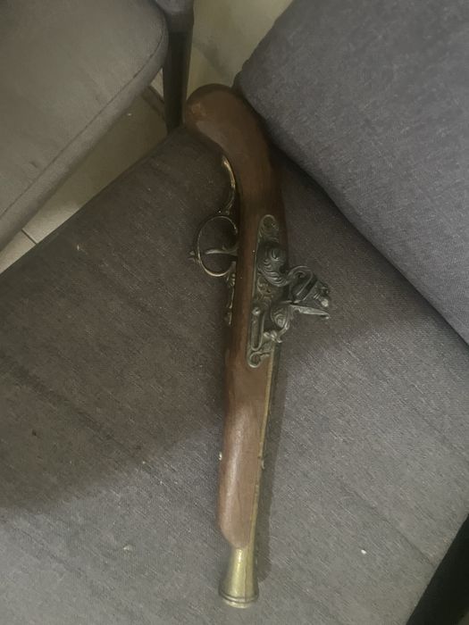 Arma antiga em bom estado
