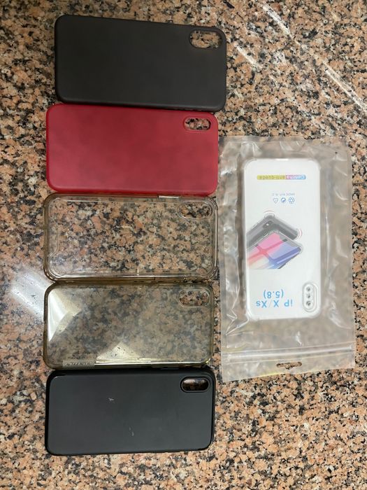 Vendo 4 capas para iPhone XS e iphone 15 pro max
