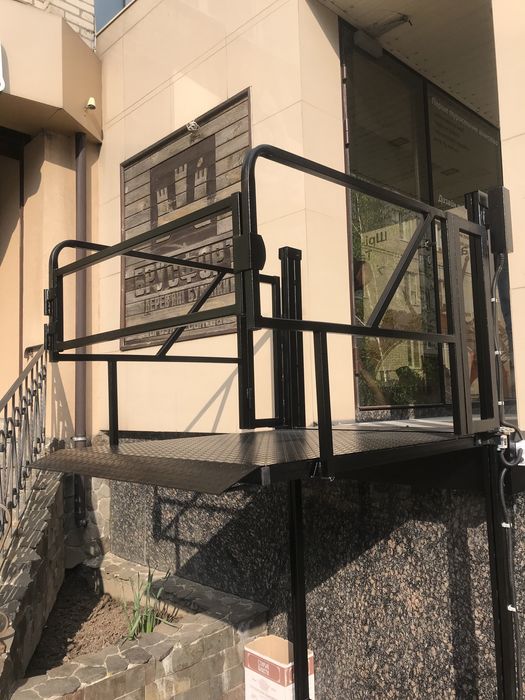 підйомник для осіб з інвалідністю та інших маломобільних груп