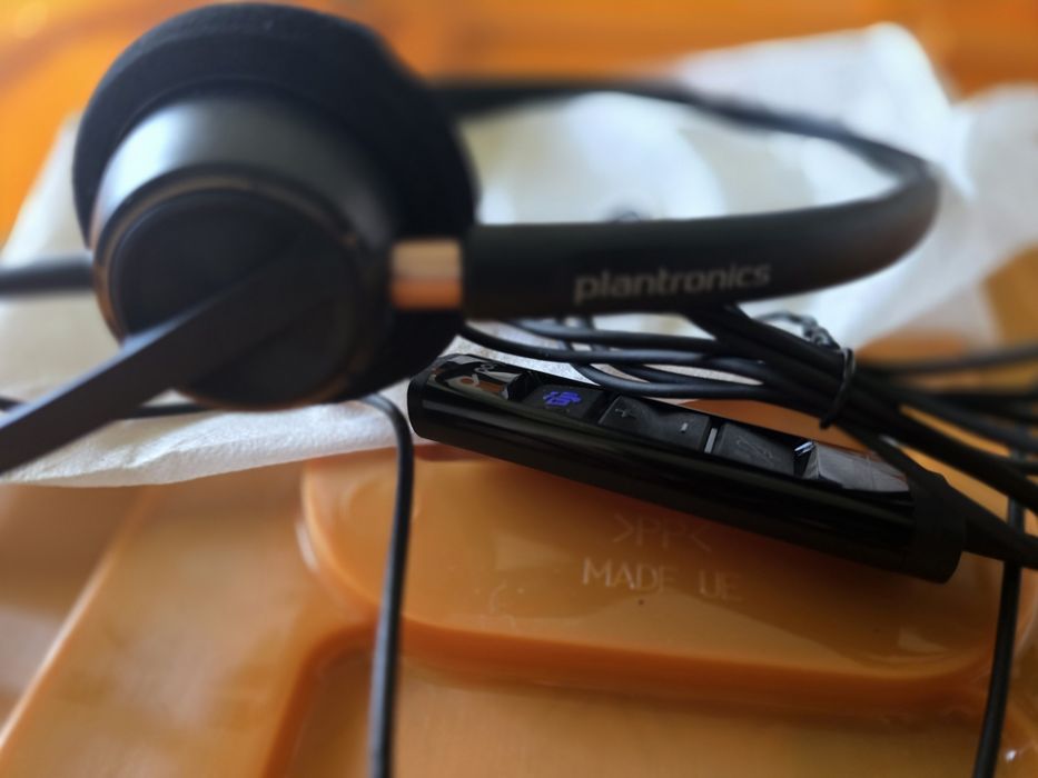 Auriculares Plantronics Novos