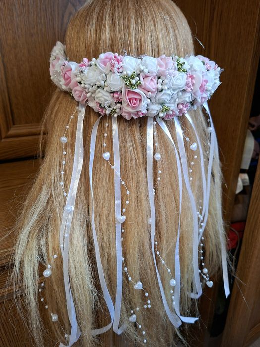 Wianek komunijny asymetryczny biało różowy