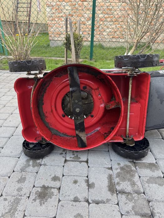 Бензинова газонокосарка  косарка