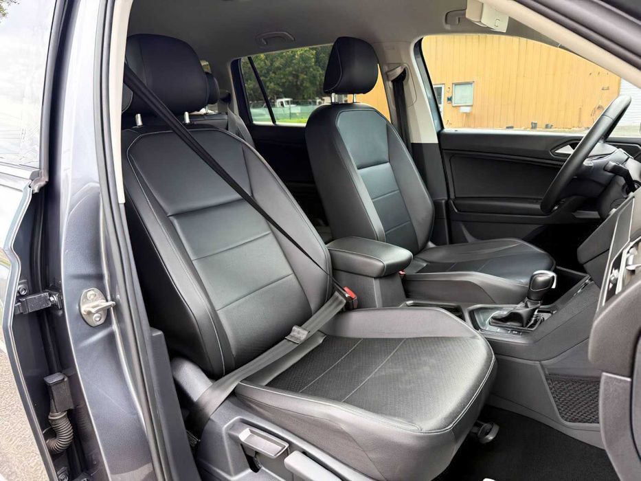 Volkswagen Tiguan      2021