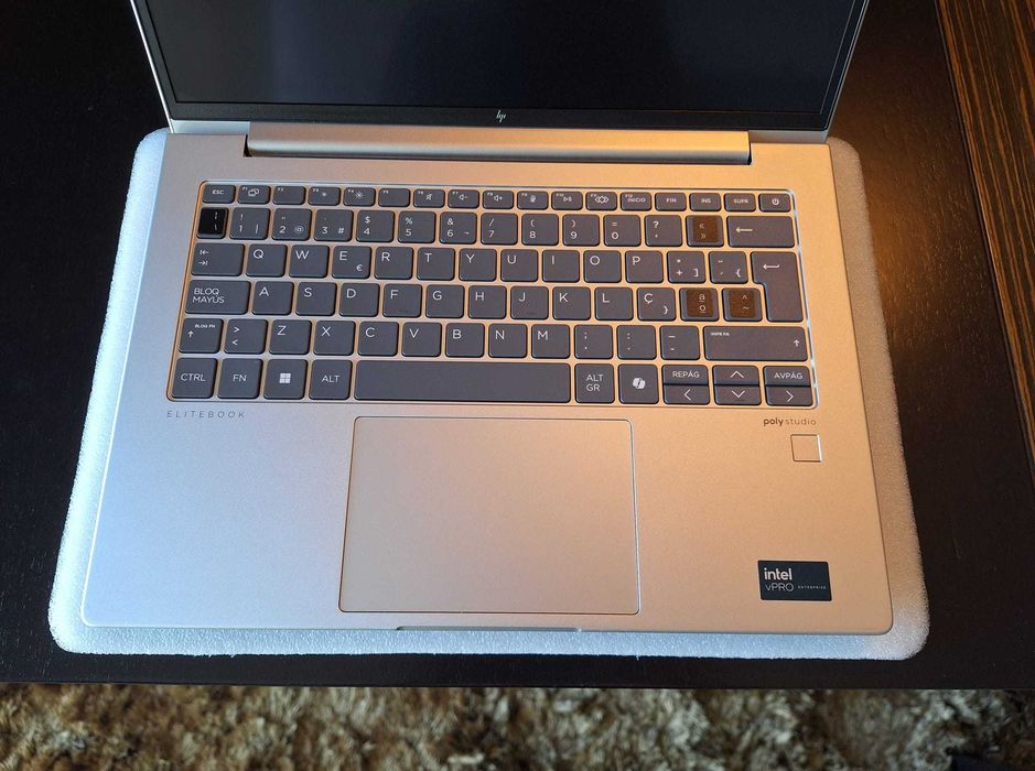 Hp Elitebook 640 G11 / I5 Ultra 135u / memória 24Gb / ssd 256gb